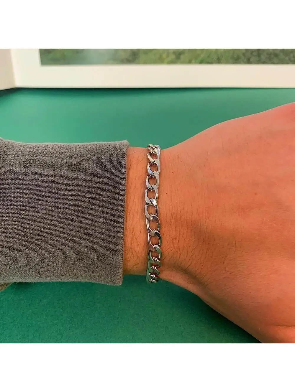 Simple Stainless steel Y2k 2000s style Cuban Link Bracelet. 9 inches length.